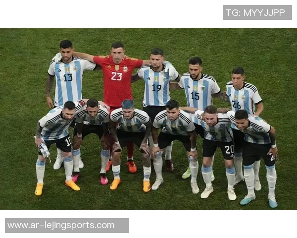 足球巨星汇聚一堂历史传奇与当代明星的巅峰对决全景图