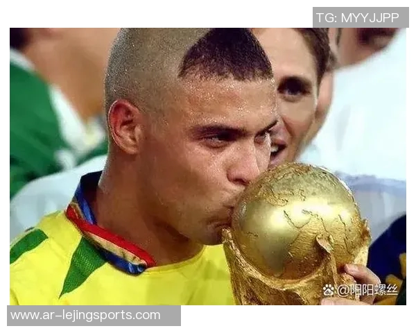 从贝利到梅西：探寻足球历史中最早球星的辉煌足迹与影响